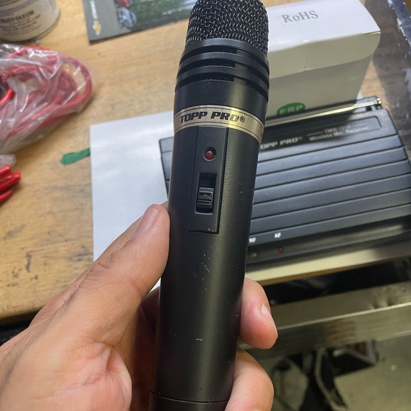Wireless microphone set by Topp pro gear .
Vocal microphone - Picture 7 of 8